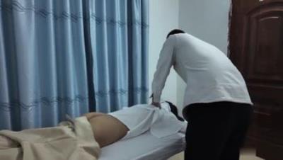 天花板露出狂人【cikaimoon】12月新作，盲人按摩店内全裸按摩随便摸第二段