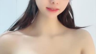 【兔兔子唧唧】长腿高跟车模骚舌诱惑舔乳美脚足调 馒头逼贴屏特写 道具狂操流白浆~喷尿