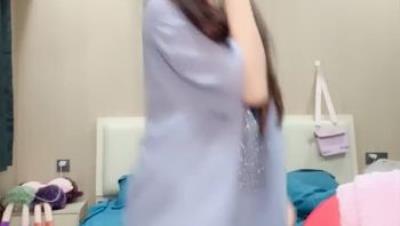 大四学生妹，需要赚点生活费和学费【沐言】甜美乖巧真清纯，素颜大尺度展示中