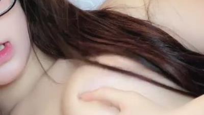 在校生 百年绿播【小岛】初下海 高颜值大长腿 美乳翘臀极品嫩穴 跳蛋狂震翘臂八字真好看 (4)