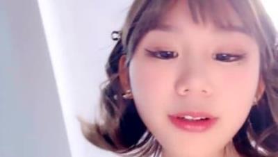 【你的大乖宝】丝足美腿小高跟~媚态十足骚舞自慰 贩卖心动 大鸡巴跳蛋全插屄里 足交