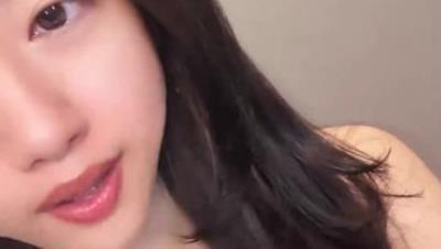 舞蹈专业大学生【小鹿大秀】露脸，大尺度自慰，人瘦胸大蜜桃臀，颜值身材顶级，真美女不可错过