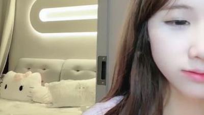 在校生 百年绿播【小岛】初下海 高颜值大长腿 美乳翘臀极品嫩穴 跳蛋狂震翘臂八字真好看 (2)