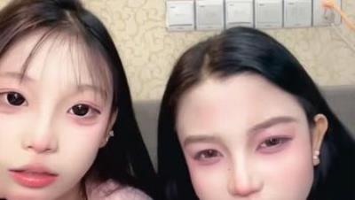 嫩妹【菲菲每天都饿】少女之心 携闺蜜一起 全裸自慰秀 极品身材大奶嫩穴 高能无尿点 (4)