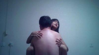 真实约炮早早辍学叛逆小太妹，拥有舒淇式大嘴唇子，主打就是嫩