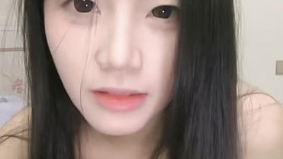 【你的小月月】极品学妹被黄毛给拱了 保证让你垂涎三尺 鸡儿梆硬 身材极美炮友狠揉大奶还内射 (1)