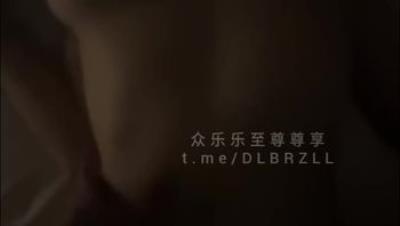 分享自己与女友长达5年的性爱记录「杨昭的性爱」目前已修成正果，并且移民瑞士！露脸，男女均露脸，把自己的几年来操的妹子都发过来了7V 