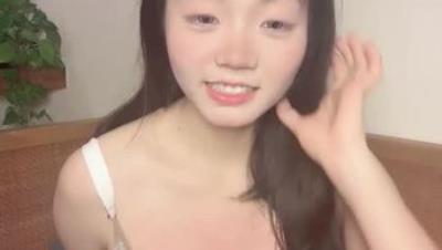 20岁安徽学生妹【雯雯的闺蜜】清纯反差，家中和小男友激情啪啪两次，全身雪白粉嫩真棒！