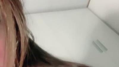 打飞机推荐极品女学生【极品妞妞】极品美乳全身雪白细嫩粉嫩逼逼好想吃一口完美身材又害我射了三次