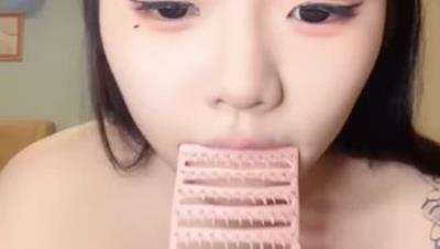 极嫩福利姬 【月关下的楠楠】 明星颜值大奶长腿翘臀极品嫩穴 和男友在酒店无套啪啪 很是销魂 (2)