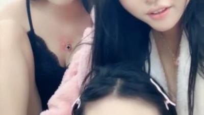 【03小梦梦】三个小女孩 多人群P 道具自慰 超级刺激 轮流狂操 场面超淫乱 (1)