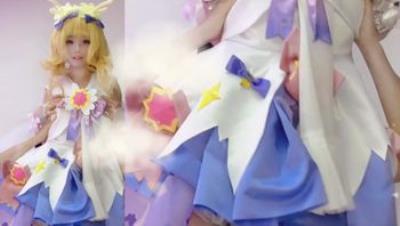 极品嫩妹舞啪福利姬【贝璃珞】最新露脸作品，瑶妹的猥琐舞蹈，扶瑶直上，啪啪颜射(2V)