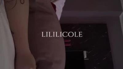 【2月最新】良家约啪少妇多人实战经验博主「LILILICOLE」《紫色韵味少妇》肥臀巨乳少妇私拍（4V） (3)