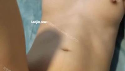 鱼哥【泡妞约炮新系列】高颜值双马尾萝莉，年轻的少女胴体，撅起来粉穴展示插入，刺激！