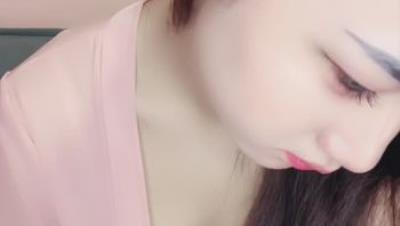 甜妹妹【贝贝】嫩到让人发狂 圆圆的美乳 毛毛有些多 眼神清亮 道具插到白浆冒泡 爽飞了 (4)