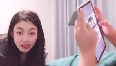 顶级校花【鸭鸭是个M】明星颜值 大奶翘臀 逼毛浓厚 被男友拉去 自慰大鸡巴抽插 啪啪赚学费 赞 (5)