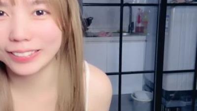 ️高颜口爆舌吻【05不吃香菜】黑丝白丝高跟无套后入 大肥臀雪白奶子甩的飞起2(4V)