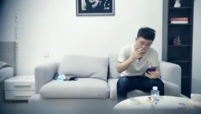 七天探花_高颜值白衣兼职妹，大长腿身材很棒，镜头前口交沙发上位骑坐抽插猛操