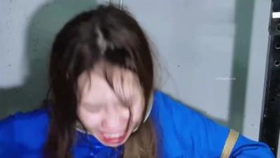 稀缺国产调教，女奴母狗训练工作室作品【女烈慧慧】老虎凳指甲缝插针，扒光吊起鞭打