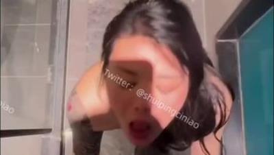 满背古法纹身精神小妹「水瓶呲尿」暴力操骂踩头群交肉便器，期望达成1V7，做爱对象全是精神小伙（4V）【第二弹】