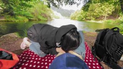 湖边班级聚餐，同桌说我的鸡巴更好吃