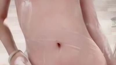 最新快手泄密！白皙漂亮长发美女【小妹】最新掰逼裸舞洗澡定制，表里不一极度反差