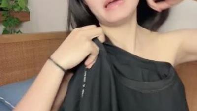 20岁安徽学生妹【雯雯的闺蜜】挑战高难度姿势，倒立口交，妹妹爽得表情扭曲，高潮啦！