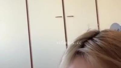 云盘高质露脸泄密！金发眉钉潮妹表里不一，私下极度小母狗，啪啪调教制服足交颜射，玩的花花