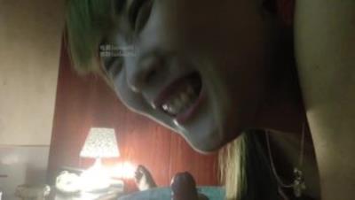 路边红灯区探花，露脸楼凤约啪实录「路少」杭州小妹，收了一千，已婚人妻经常喊我点她钟，这次终于开荤啦，吹拉69含鲍，硬的不行3V (3)