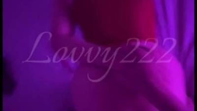 露脸才是王道！可欲可甜极品反差女大【lovvy软糖】最新SVIP福利，腰窝雪白大圆臀肏起来是真爽