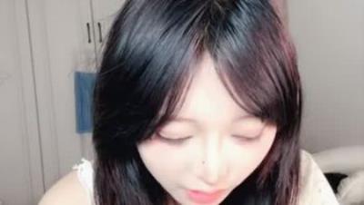 娇小的美少女【小围呐】美乳萝莉 无毛嫩穴 大黑牛自慰 假鸡巴插菊花 各种自慰 流白浆 真想内射 (4)