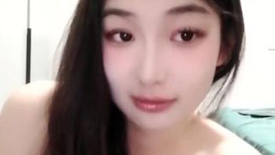 顶级校花【鸭鸭是个M】明星颜值 大奶翘臀 逼毛浓厚 被男友拉去 自慰大鸡巴抽插 啪啪赚学费 赞 (2)