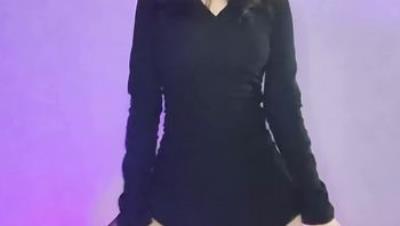 极品嫩妹舞啪福利姬【贝璃珞】最新露脸作品，性旦特辑，黑丝蝴蝶裙深喉后入，你喜欢那个(2V)2