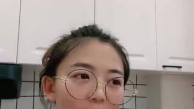 真实良家人妻【欲求不满小少妇】沉浸式欣赏两口子的性爱日常，眼镜反差，温婉气质最有观赏性！
