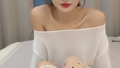 推荐！骨感美女被干了【06车模】长腿丝袜带图案 高颜值美乳少女 吃鸡自慰啪啪 爽的很