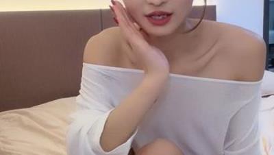 推荐！骨感美女被干了【06车模】长腿丝袜带图案 高颜值美乳少女 吃鸡自慰啪啪 爽的很 (2)