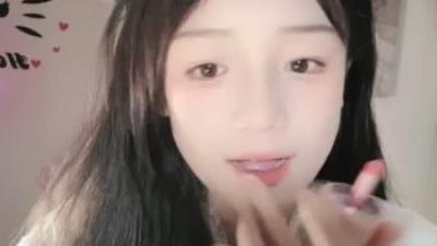 【e懒得喷】危险纯欲体 G奶女学生 全身肌肤雪白 完美身材小蛮腰大长腿粉嫩逼逼 抖胸裸舞道具喷水 (4)