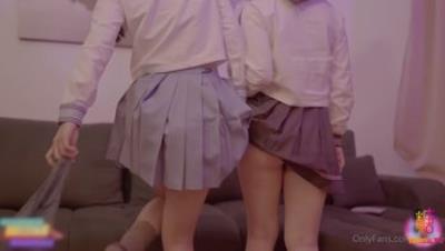 刘玥~JK少女~女孩们的双人约会~互玩嫩穴淫水乱喷