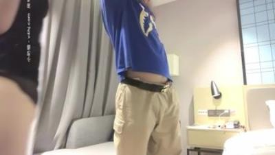 高分探花同女主系列之「云南高端车模」第1部小宝1202仅一场黑色碎钻小吊带性感打扮惹人爱听译字幕