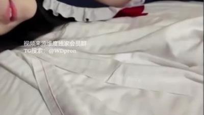 超绝顶美身材F奶网黄「aka布丁」穿上性感的学生制服被男友无情内射，第一视角抽插传教士，这馒头逼无套插进去是真的爽飞了