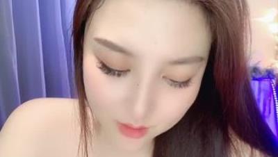 新人H巨乳女神【致命舒芙蕾】下海福利⑵，奶罩都包不住~狂甩大波~电臀~超高颜值极品炮架