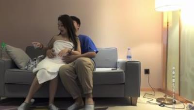 【小宝寻花】约了个鸭舌帽性感妹子啪啪，骑在身上舌吻调情跪着口交床上猛操
