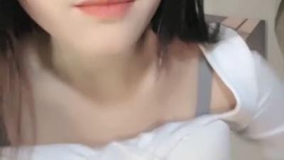 【e懒得喷】危险纯欲体 G奶女学生 全身肌肤雪白 完美身材小蛮腰大长腿粉嫩逼逼 抖胸裸舞道具喷水 (11)