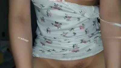 云盘高质露脸泄密！快乐小骚妻日常各种性爱自拍，女上位大奶全自动，已经成为纯纯母狗(2V)2