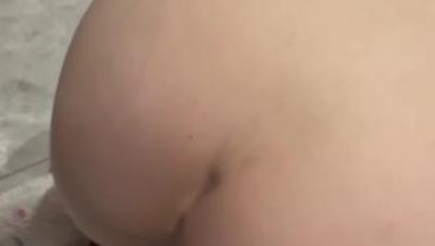 连云港绿帽原创【潘宏】单男小帅走了之后，欣赏娇妻刚被蹂躏过的白虎粉逼，情不自禁再来一次，白浆横流！