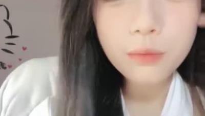 【e懒得喷】危险纯欲体 G奶女学生 全身肌肤雪白 完美身材小蛮腰大长腿粉嫩逼逼 抖胸裸舞道具喷水 (8)