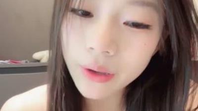 新人学生妹 热舞女神【黎巴啦呀】美乳挺胸~激情裸舞自慰喷水一字马跪地沐浴完美G奶热舞+自慰