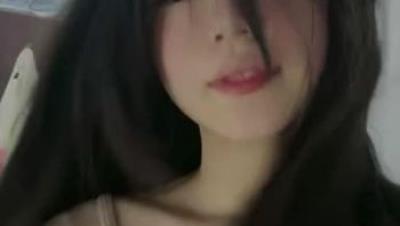 颜值嫩妹【小佳qaq】一对一视频被出卖，极品学生妹，人靓腿长奶圆逼粉，嫩出水，掰逼自慰提供飞机价值