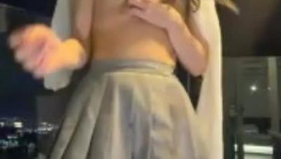 极品反差【yiyi】清纯美少女美乳翘臀粉嫩逼逼 户外跳蛋裸露 乳夹 肛塞 阔阴直接看到骚逼里面 (4)