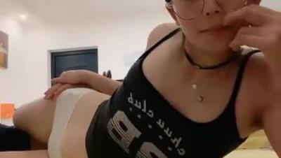真实良家人妻【欲求不满小少妇】极品少妇，戴上眼镜反差感强烈，做爱途中的表情要迷死人！